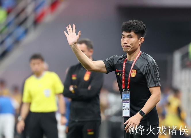 郑智正式执教青岛西海岸足球俱乐部一线队